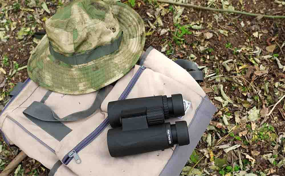 Why are SA205 and SV202 binoculars important for bird watching?